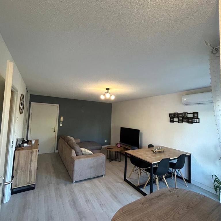 T2 cosy, calme et 2 Parking privé avec Piscine - Apartamento de 1 dormitorio - 4