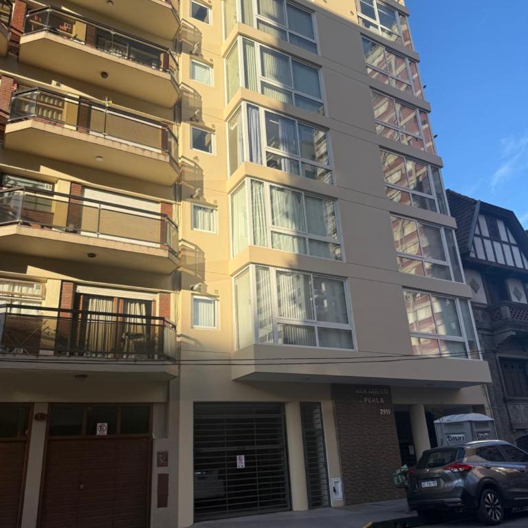 Departamento al frente, zona la perla con cochera - One-Bedroom Apartment - 18
