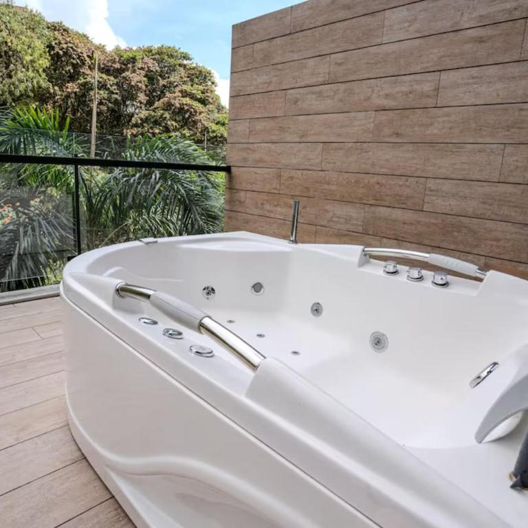 Energy Living - Luxury Apartment with Jacuzzi and Private Terrace - One-Bedroom Apartment - 20