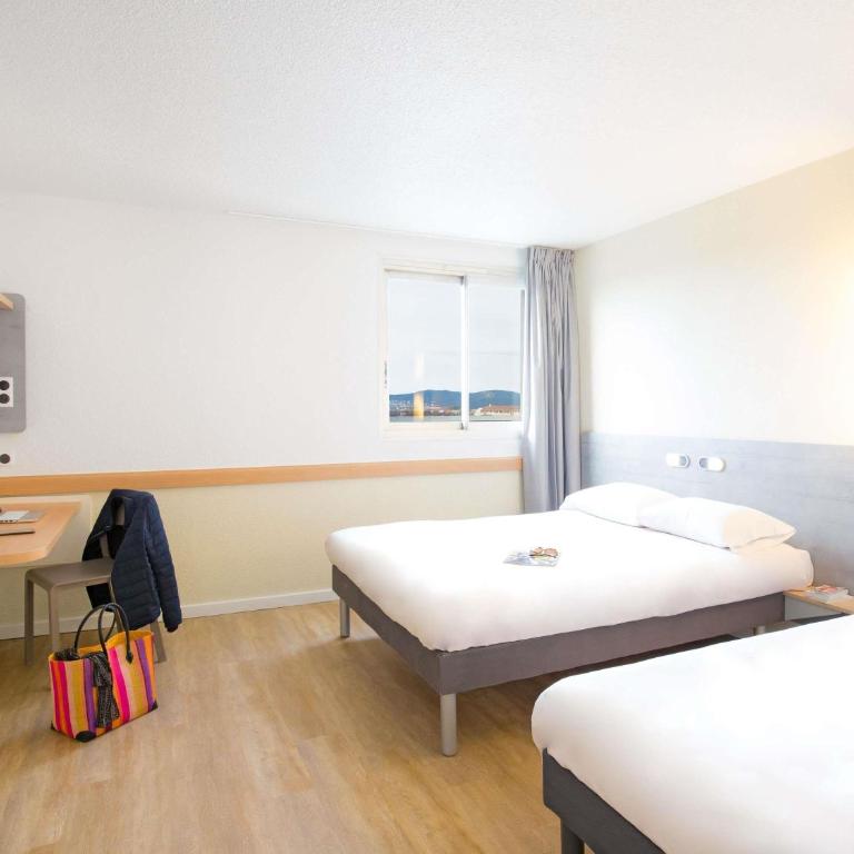 Ibis Budget Fréjus St Raphaël centre plages gare TGV - Chambre Standard avec 2 Lits Simples - 1