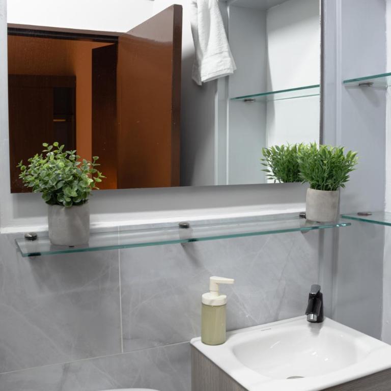 The Garden House - Laureles-Estadio-Metro - Five-Bedroom Premium Apartment - 10