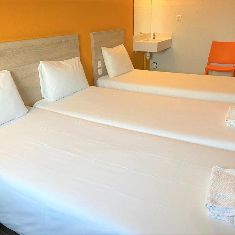 hotelF1 Paris Porte de Châtillon - Chambre Break avec 2 Lits Simples et Lit d’Appoint - 1
