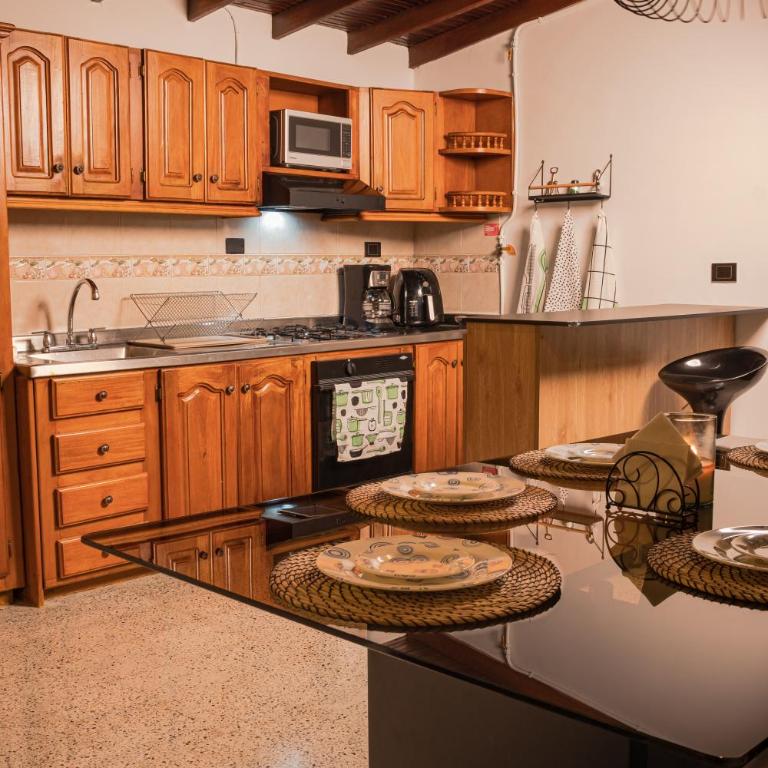 The Garden House - Laureles-Estadio-Metro - Five-Bedroom Premium Apartment - 27