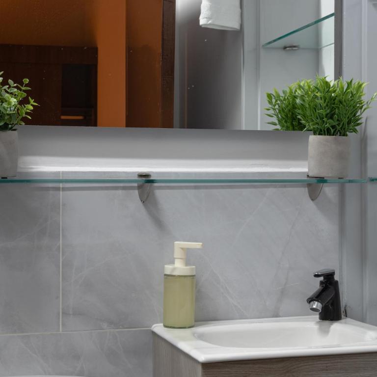 The Garden House - Laureles-Estadio-Metro - Five-Bedroom Premium Apartment - 48