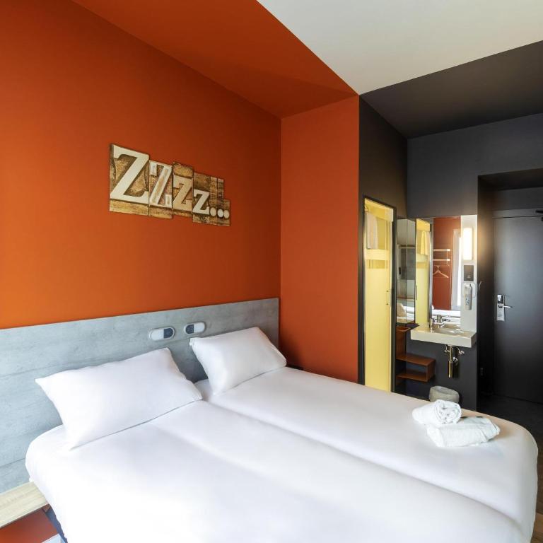 ibis budget Amboise - Chambre Lits Jumeaux - 1