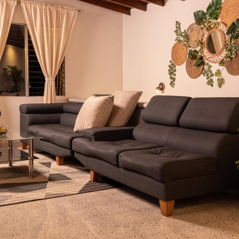The Garden House - Laureles-Estadio-Metro - Five-Bedroom Premium Apartment - 55