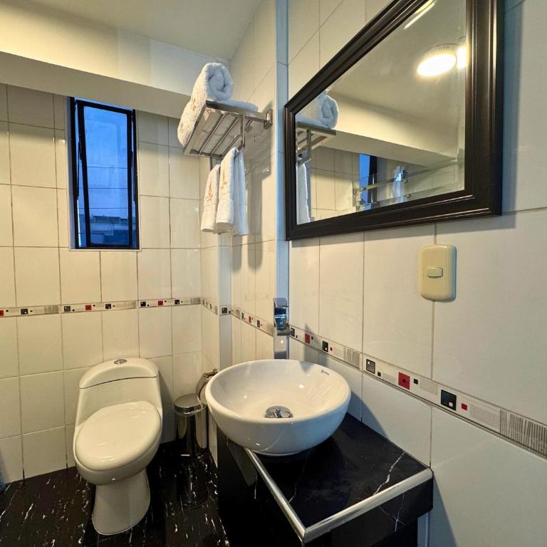 City Tower Hotel - Suite con bañera de hidromasaje - Cama extragrande - 9