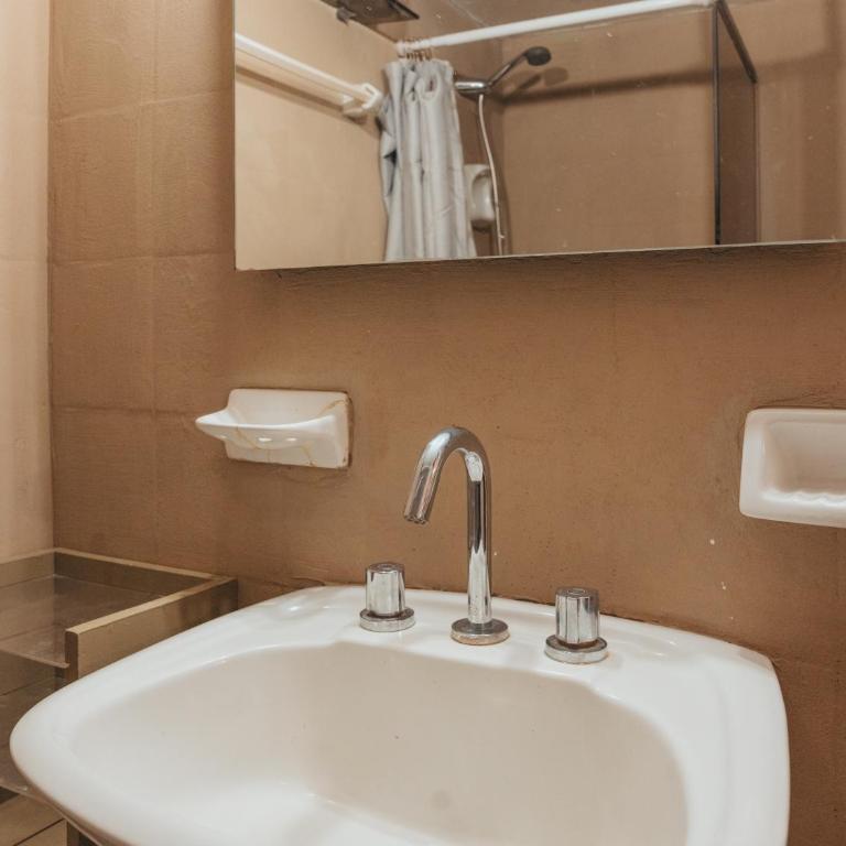 TEROTERO Lake Hostel - Habitación Escondido - Triple Room with Lake View - 1