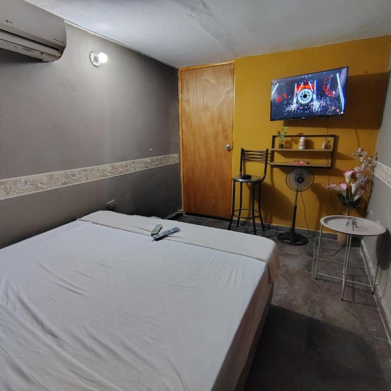 TINY ROOM con Ventilador - Queen Room - 2