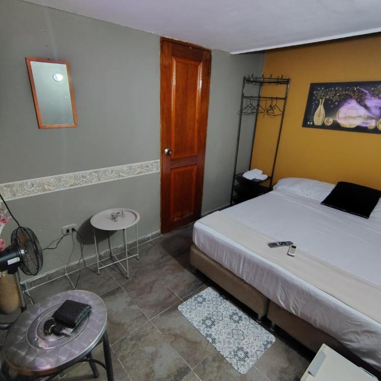 TINY ROOM con Ventilador - Queen Room - 3