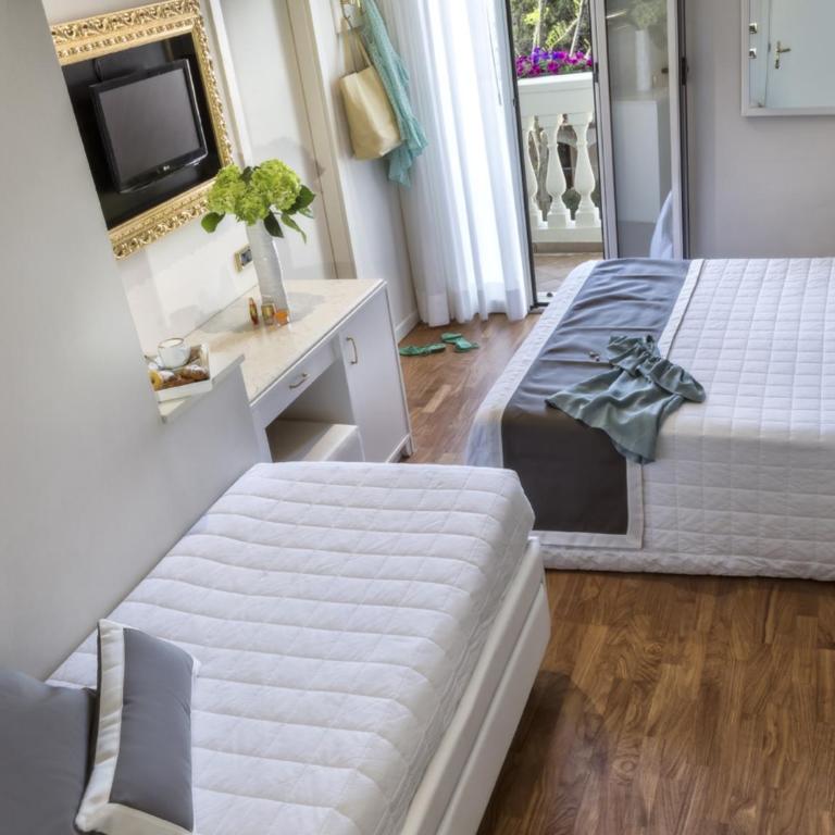 Novecento Suite Hotel - Triple Room with Balcony - 4