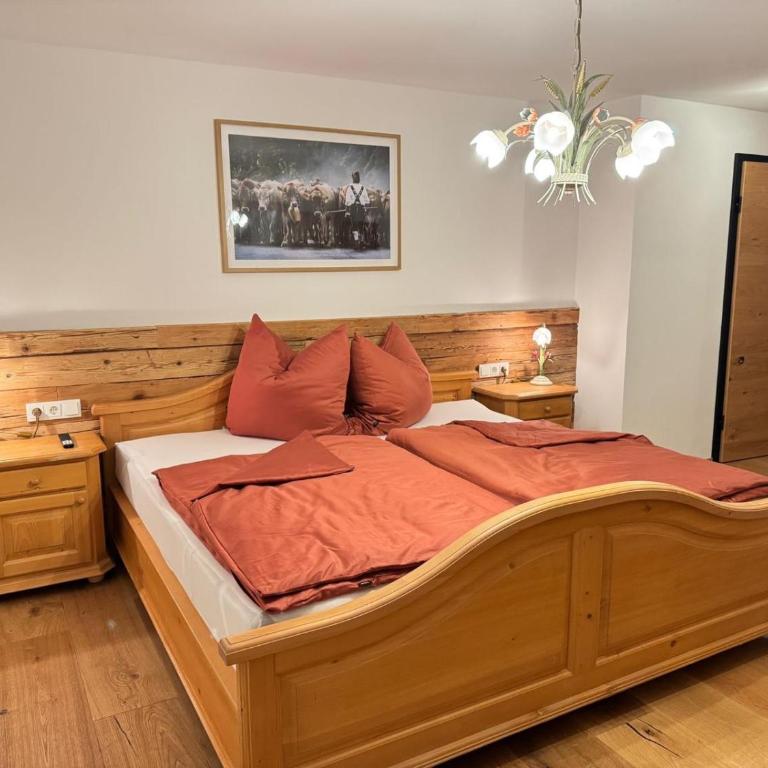 DAS BISCHOF - 5 exklusive Ferienwohnungen und 1 Doppelzimmer - 4x mit privater Zirben Sauna - Semmelservice & Hindelang PLUS - Doppelzimmer mit Balkon - 1