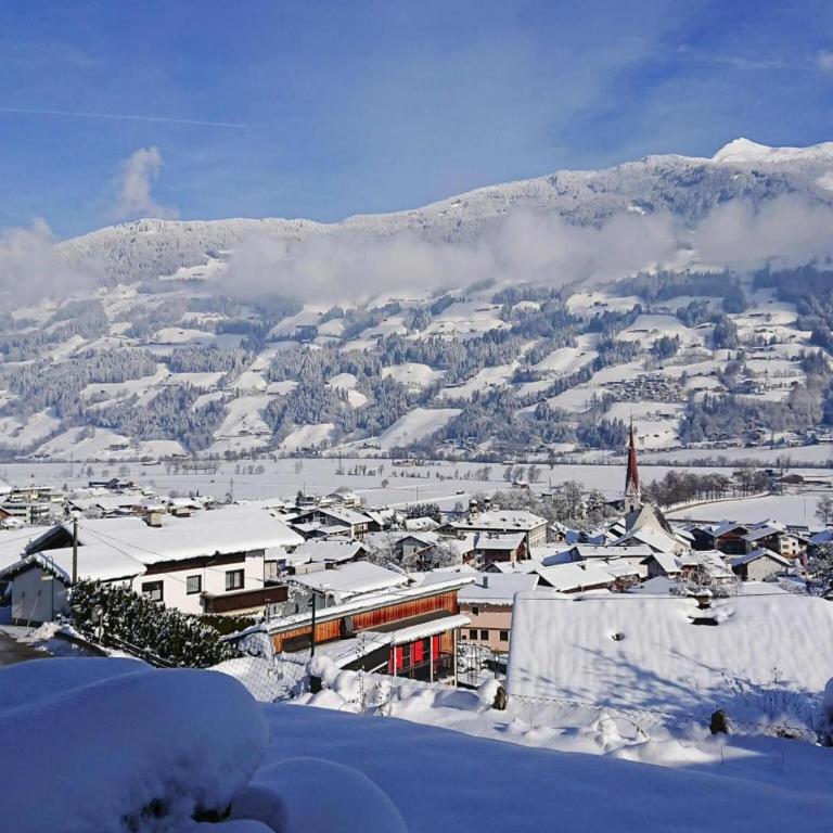 Chalet in Fügen near Spieljoch Ski Lift - Ferienhaus mit 3 Schlafzimmern - 37