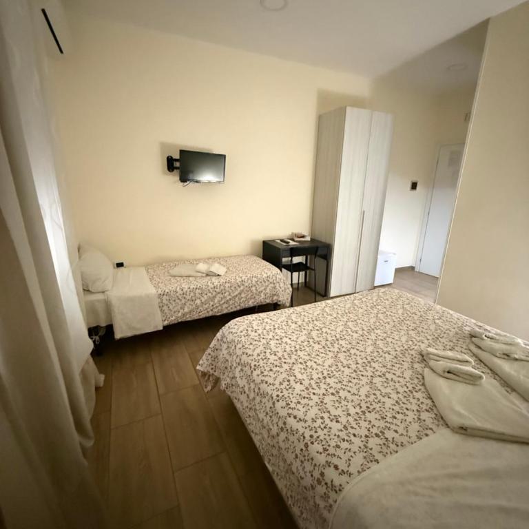 Via Trento 30 - Camera Tripla con Bagno Privato - 3