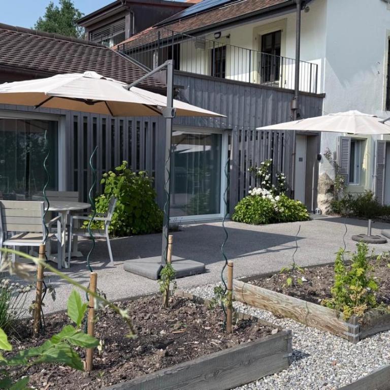 Le Hameau du Montchervet - Vierbettzimmer mit Terrasse - 9