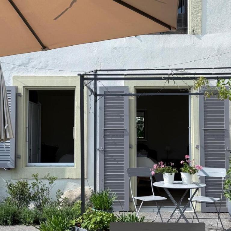 Le Hameau du Montchervet - Vierbettzimmer mit Terrasse - 11