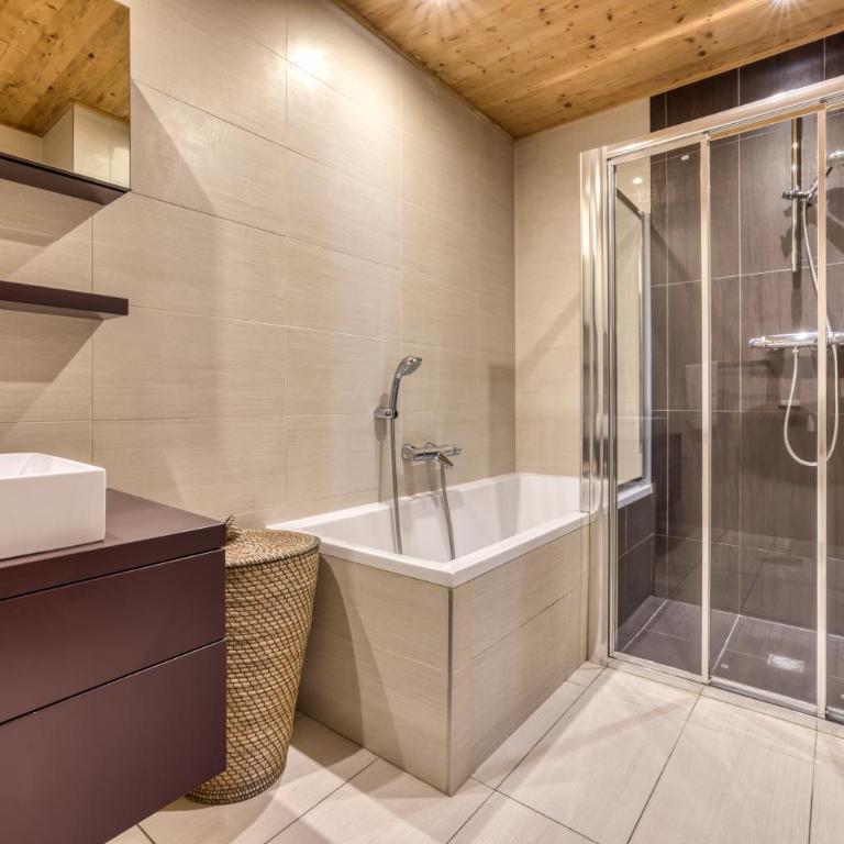 Apartment Au Bon Coin - Luxury Chamonix Hidden Haven, Mont Blanc view, Hot Tub and Garden - Superior Apartment mit Bergblick - 68
