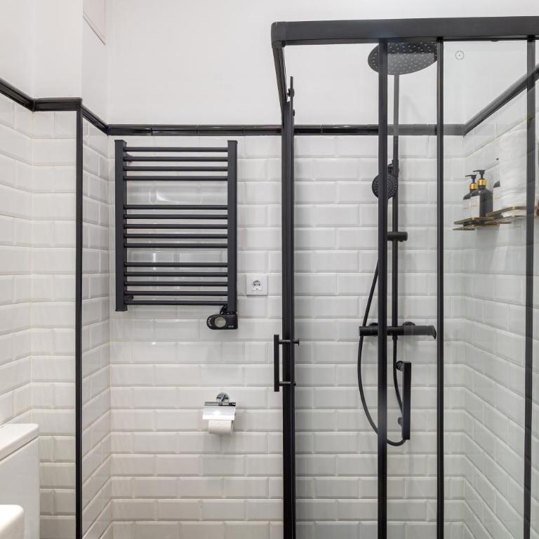 Central and Luxury apartment big capacity in Madrid - Three-Bedroom Apartment - 11