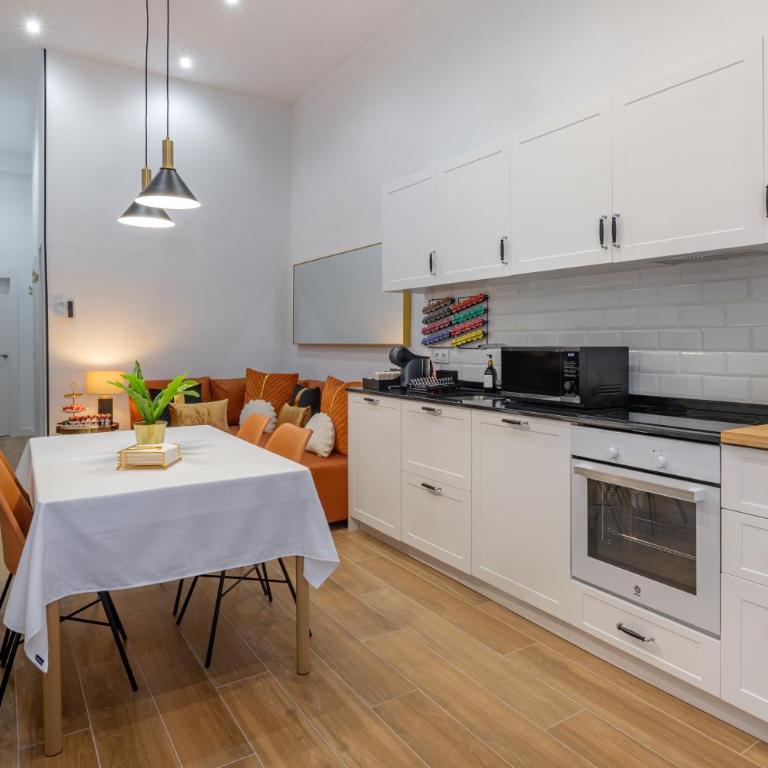 Central and Luxury apartment big capacity in Madrid - Three-Bedroom Apartment - 23