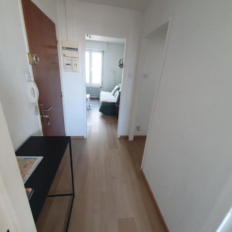 #6 : 2 pièces dernier étage très calme 40m2 - One-Bedroom Apartment - 5