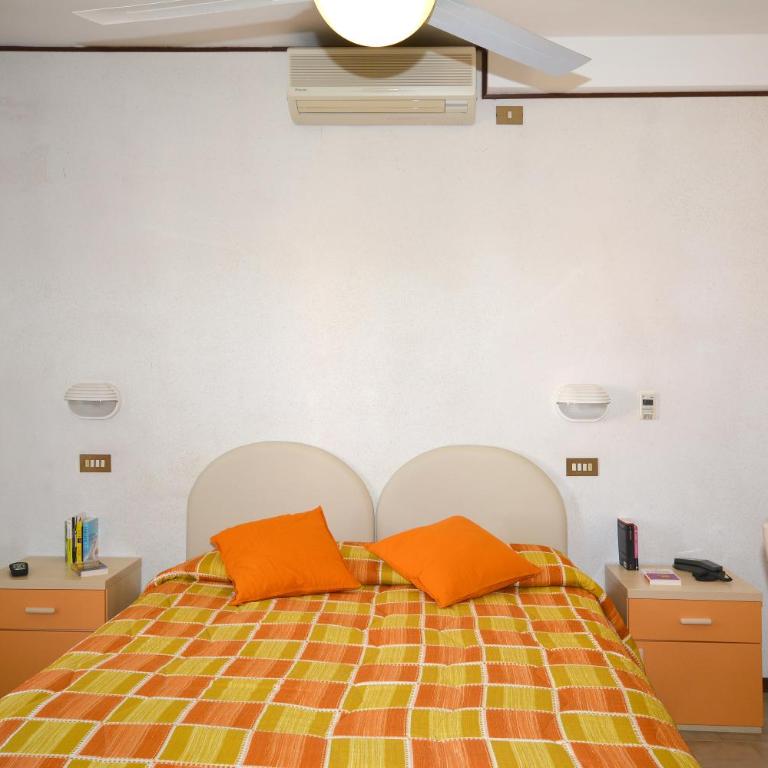 Albergo Martini - Camera Matrimoniale/Doppia con Letti Singoli - 11