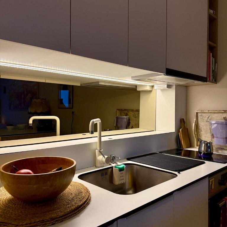 Cozy Luxury Studio with City View - One-Bedroom Apartment - 4