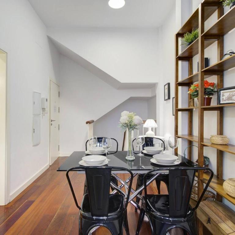 Home4u Duplex by the Cathedral - One-Bedroom Apartment - 12