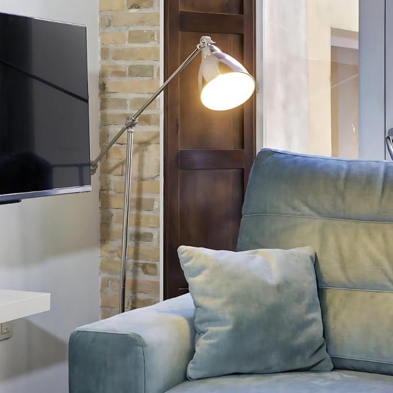 Home4u Duplex by the Cathedral - One-Bedroom Apartment - 14