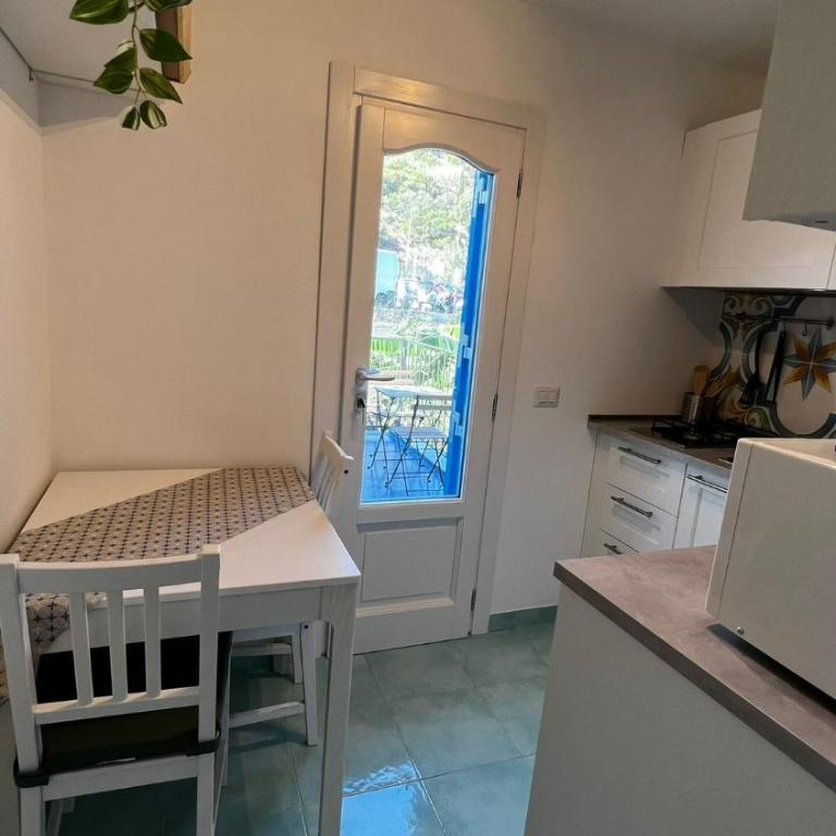 Lo Nardo Accommodation - One-Bedroom Apartment with Garden View - 2