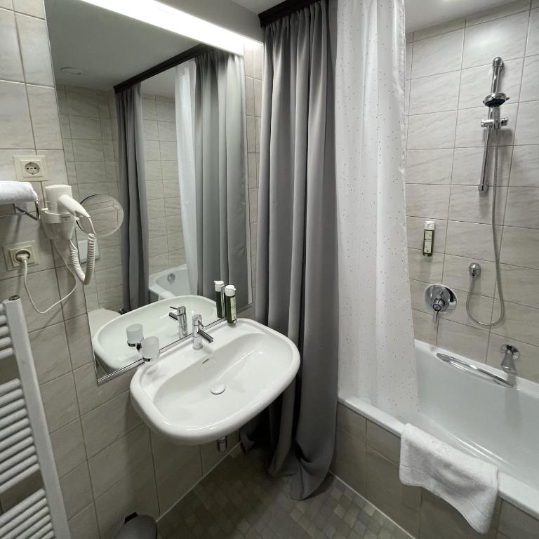 Hotel Batzenhäusl - Doppelzimmer mit Gartenblick - 3