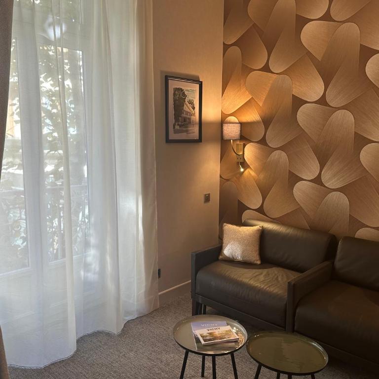 HOTEL ARVERNA VICHY - ClT'HOTEL - Chambre Double Supérieure Confort avec 1 Lit de 180 cm - 11