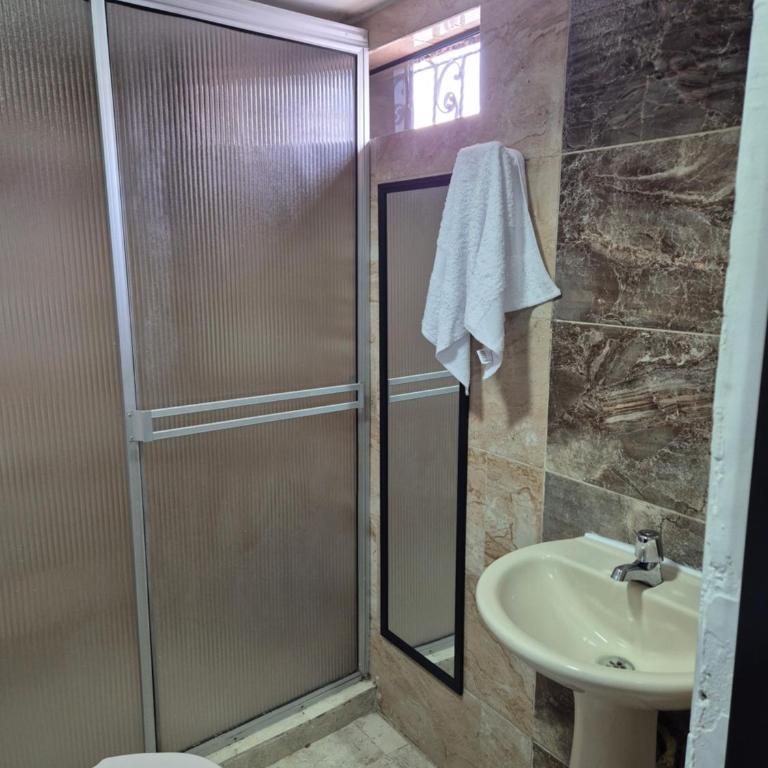 Apto centro cerca al san jorge - Apartamento de 2 dormitorios - 16