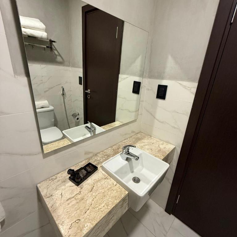 Ramada Suites by Wyndham Asuncion Aeropuerto - Superior Room with One King Bed and One Single Bed - Non-Smoking - 5