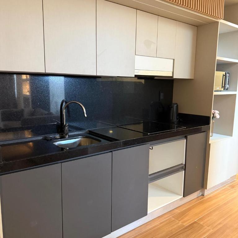 Ramada Suites by Wyndham Asuncion Aeropuerto - Three-Bedroom Apartment with One King Bed and Four Single Beds - Non-Smoking - 7