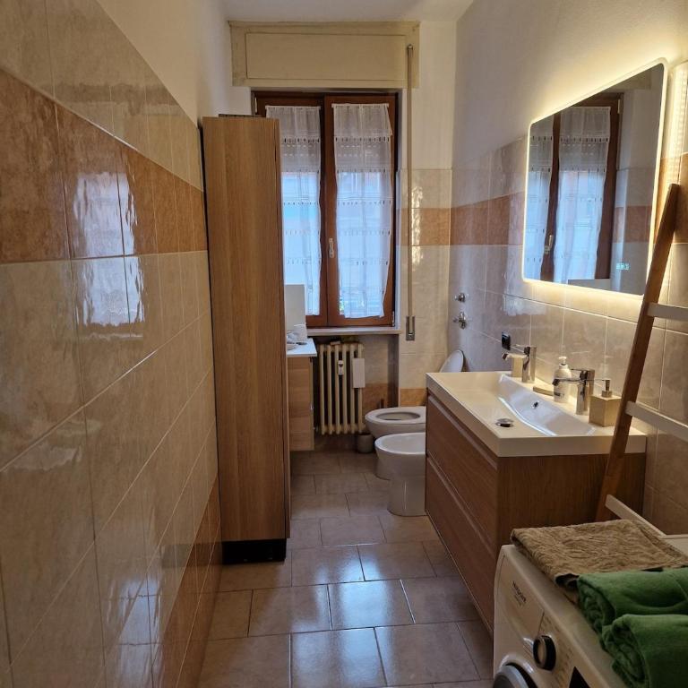 Large bright apartment - strategic location - Two-Bedroom Apartment - 16