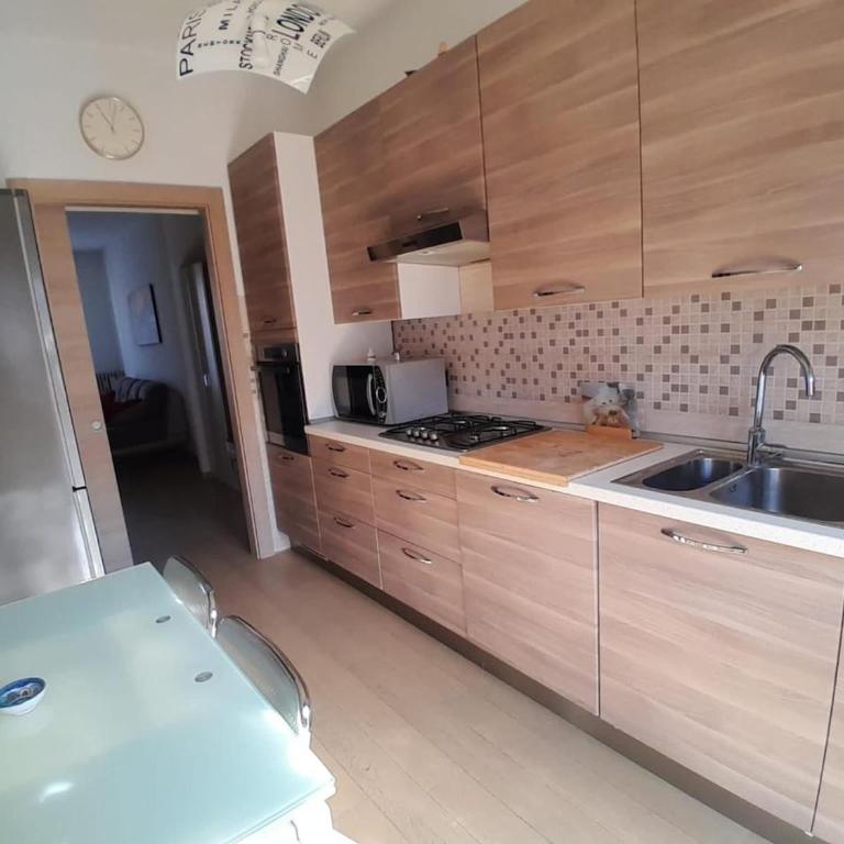 Large bright apartment - strategic location - Two-Bedroom Apartment - 18