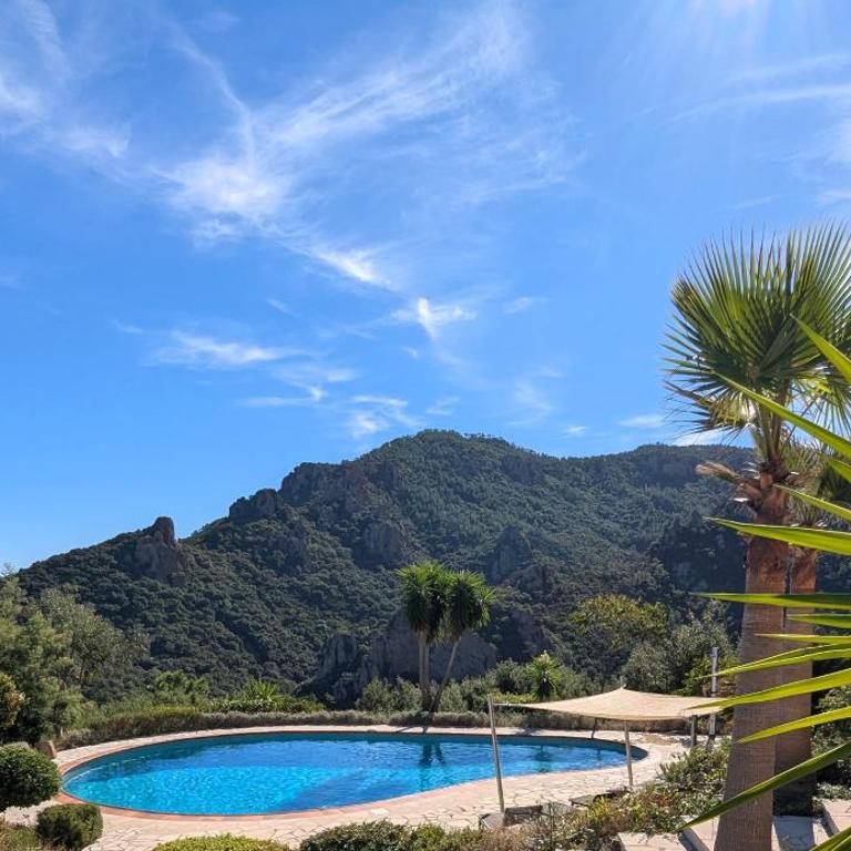 VILLA L'ESTEREL AVEC PISCINE VUE MER -MANDELIEU 06210- 6 Pers - Haus mit 3 Schlafzimmern - 3