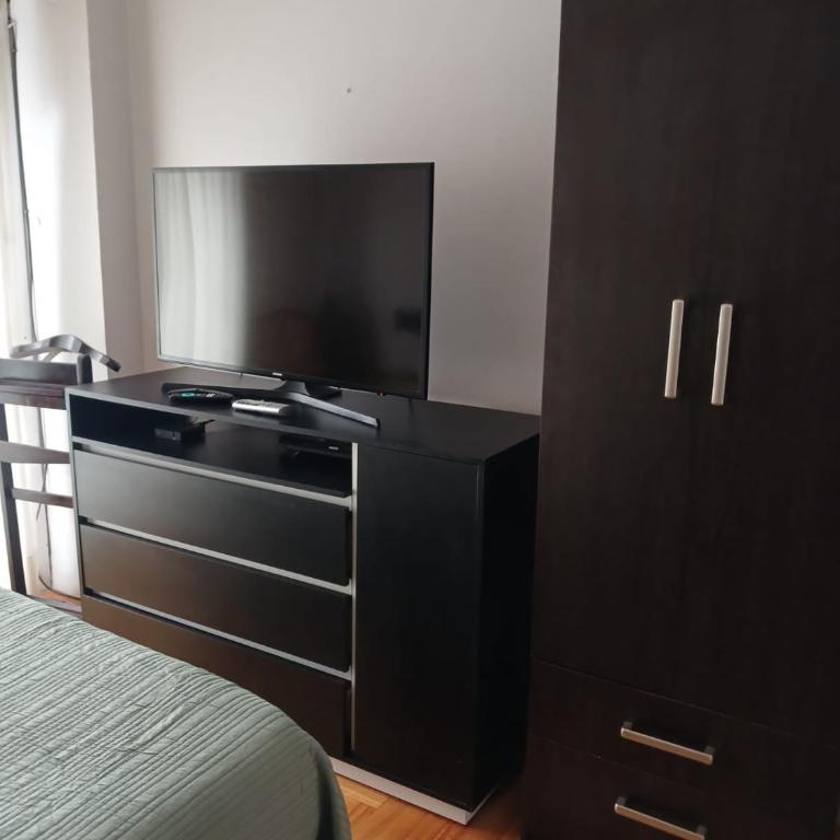 Departamento luminoso con balcón terraza y vista abierta - One-Bedroom Apartment - 4