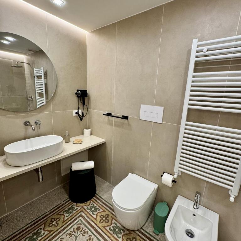 Palermo Central Rooms - Deluxe Double Room with Balcony - 7