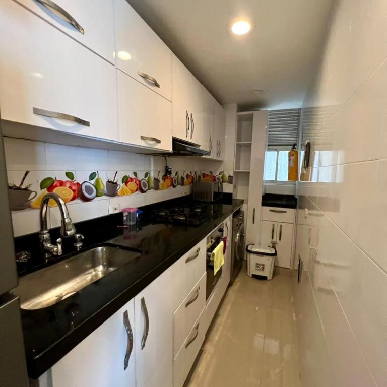 Moderno apartamento con vista al mar en Cartagena - Three-Bedroom Apartment - 5