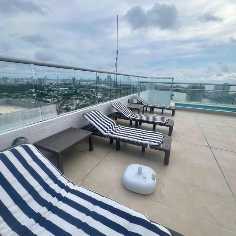 Moderno apartamento con vista al mar en Cartagena - Three-Bedroom Apartment - 19