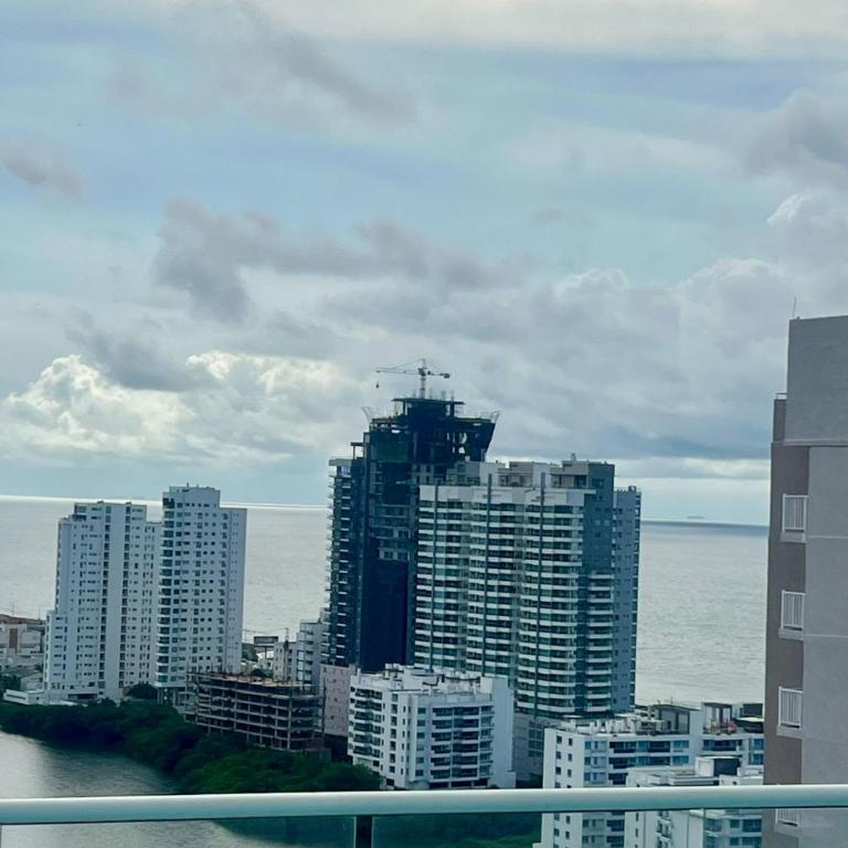 Moderno apartamento con vista al mar en Cartagena - Three-Bedroom Apartment - 24