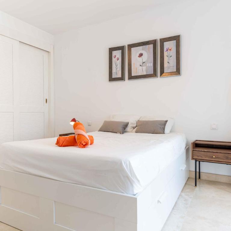 4min stroll to Restaurants and Mini market, 15min drive to Fuengirola beach - Apartamento de 3 dormitorios con vistas al mar - 10