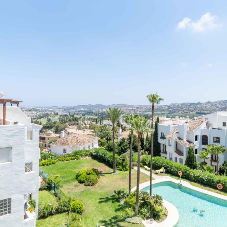 4min stroll to Restaurants and Mini market, 15min drive to Fuengirola beach - Apartamento de 3 dormitorios con vistas al mar - 6