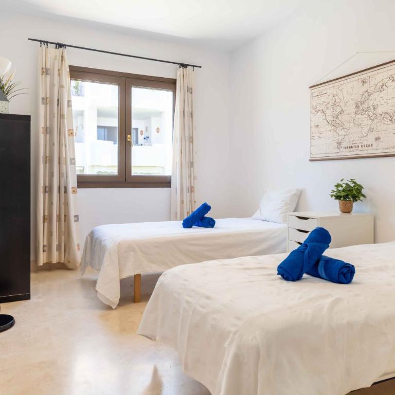 4min stroll to Restaurants and Mini market, 15min drive to Fuengirola beach - Apartamento de 3 dormitorios con vistas al mar - 12