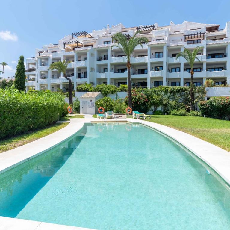 4min stroll to Restaurants and Mini market, 15min drive to Fuengirola beach - Apartamento de 3 dormitorios con vistas al mar - 15