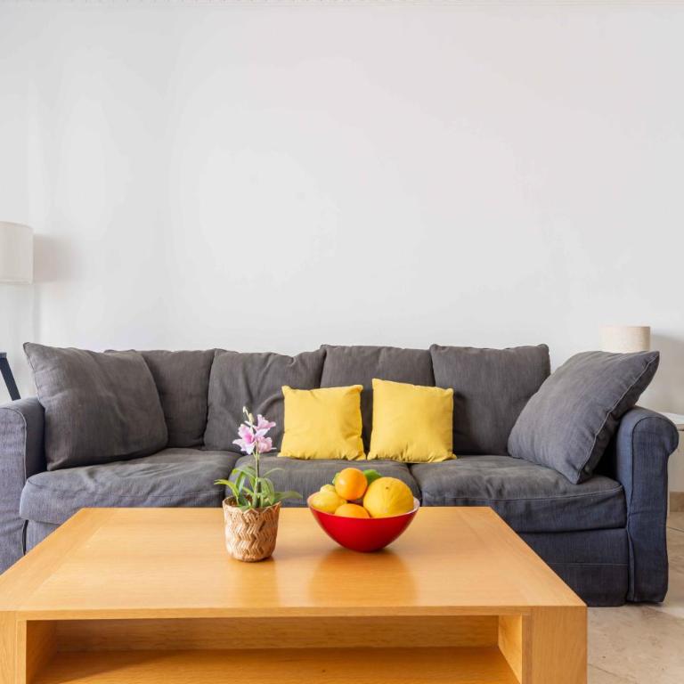 4min stroll to Restaurants and Mini market, 15min drive to Fuengirola beach - Apartamento de 3 dormitorios con vistas al mar - 19