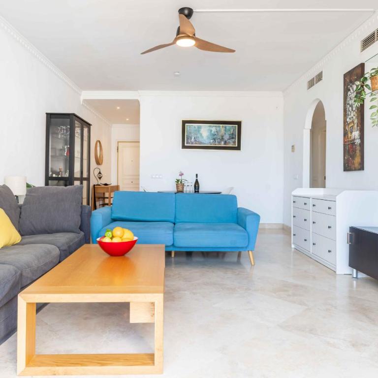 4min stroll to Restaurants and Mini market, 15min drive to Fuengirola beach - Apartamento de 3 dormitorios con vistas al mar - 20