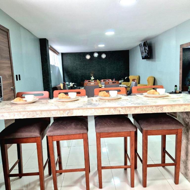 Apartment 7 with Jacuzzi in the center - 3 Bedroom 2 Bath - Three-Bedroom Apartment - 13