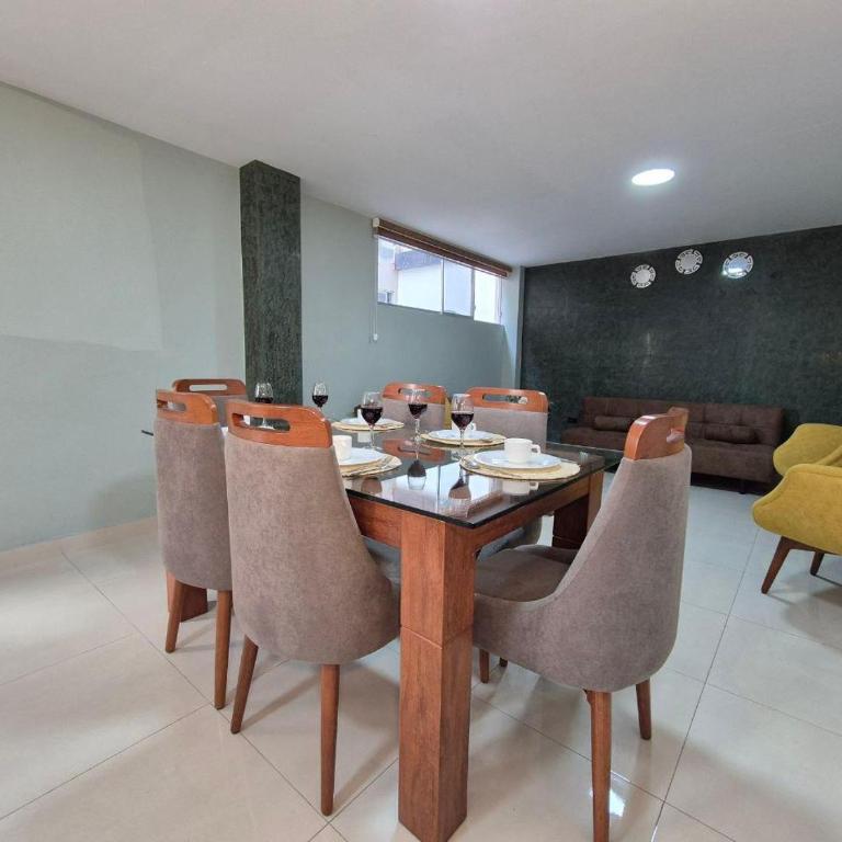 Apartment 7 with Jacuzzi in the center - 3 Bedroom 2 Bath - Three-Bedroom Apartment - 9
